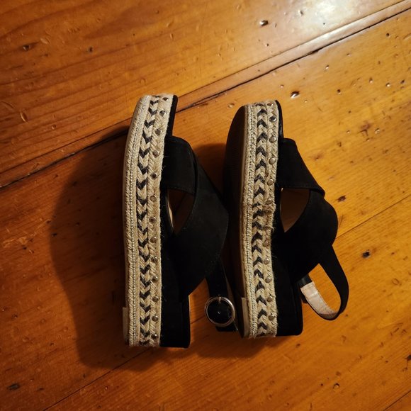 A. New. Day platform shoes - Picture 3 of 4